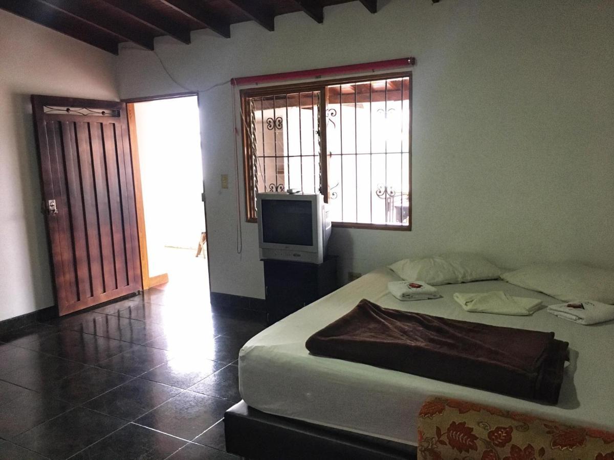 La Casona Hostel Guatapé Exteriör bild